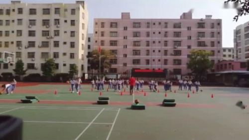 《足球脚内侧踢球》示范课教学视频-人教版五年级体育-江西省优秀课例展示活动