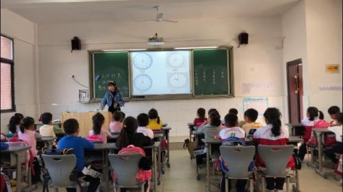 7《认识钟表》人教版数学一上课堂教学视频实录-廖思