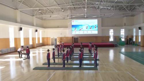 《蹲踞式跳远》示范课教学视频-人教版五年级体育-江西省优秀课例展示活动