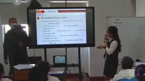 《My friend》人教版英语八年级上册优质课视频-执教老师：潘雨姝