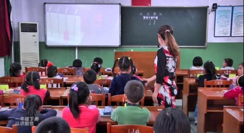 《认识图形》比赛课教学视频-苏教版一年级数学下册-执教老师：杨老师