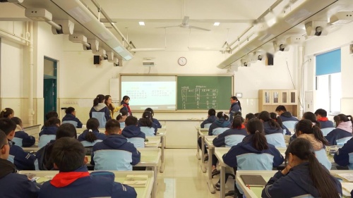 《飞机为什么能上天》北师大版物理八年级优质课视频-执教老师：郭变荣