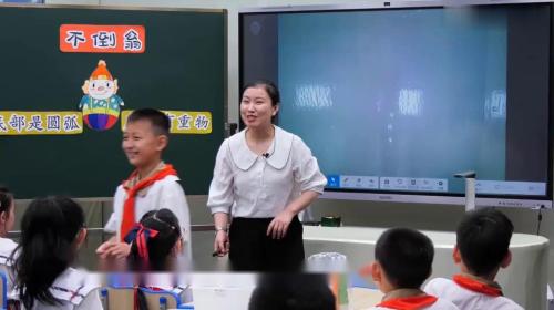 《第八课-不倒翁》粤科版小学二年级科学下册优质课视频-执教老师：刘亚男