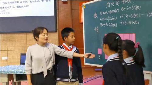 《小数的初步认识》西南版三下数学获奖视频-执教老师：刘敏