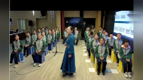《青春舞曲》展示课教学视频-人教版八年级音乐上册-执教郭老师